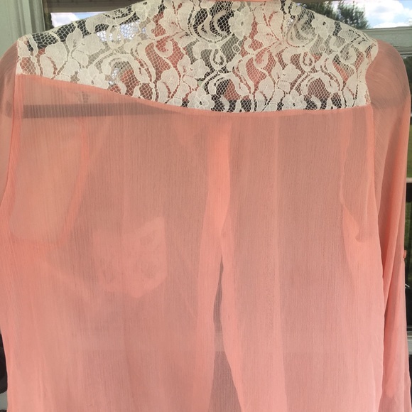 Timing Blouse - Picture 2 of 4